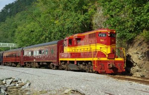 TVRM 710 with three car train at TVA power plant at Apalachia. (Photo by Chuck HIinrichs)