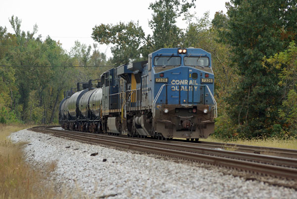 CSX 7326 still in Conrail paint.