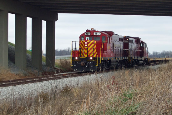 Army GP10 and GP 16 southbound with empty flats for Ft Campbell.  Photo by Chuck Hinrichs  12/7/09